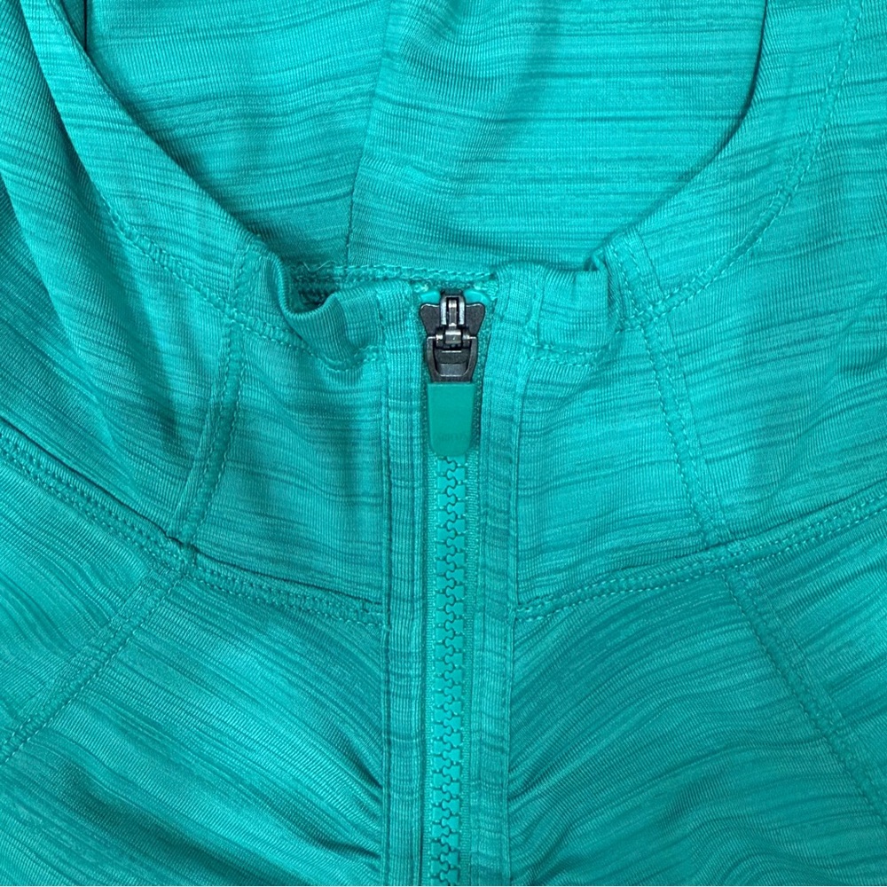Athleta Pacifica Green Activewear Top - Picture 3 of 7